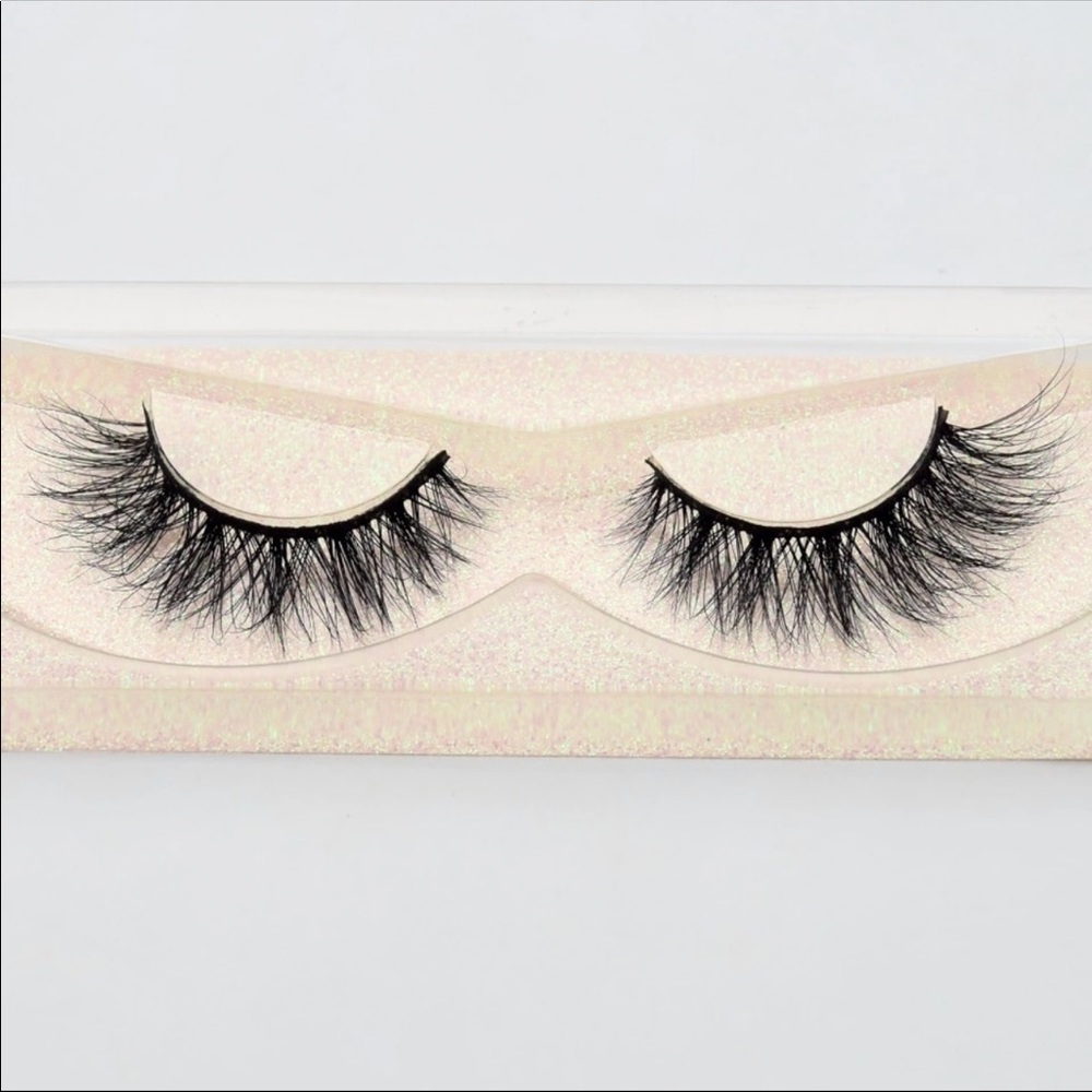 Mink Lashes - Picture 3 of 6